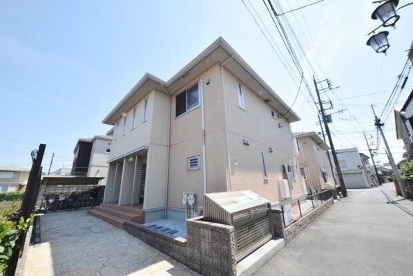 サンク モンタニア B棟の物件外観写真